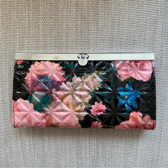 Handbags - Geometric Floral Wallet